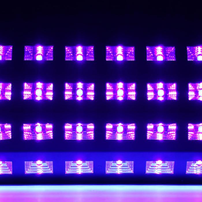 24 LED UV Puissance 3 Watts par LED Mode DMX 7 canaux ou mode auto Shows préprogrammés Mode audio BeamZ Strobe LED UV BUV463 Idéal pour soirée à thème